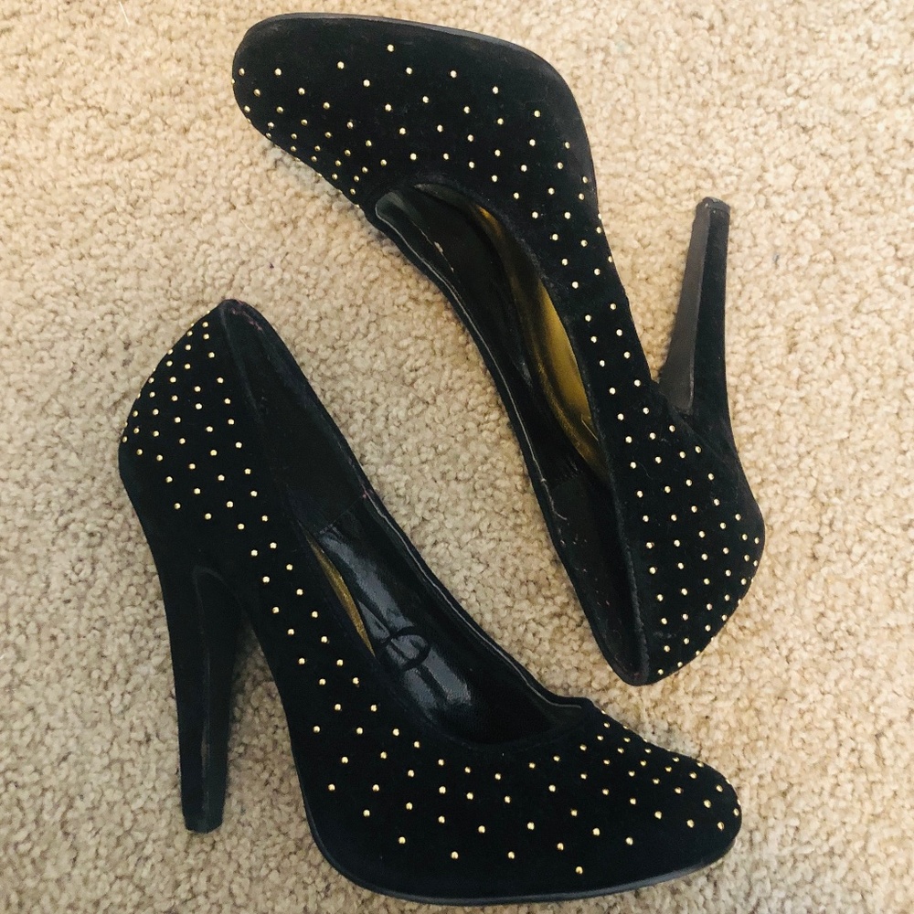 XXI Studded Suede Pumps (Size 6)